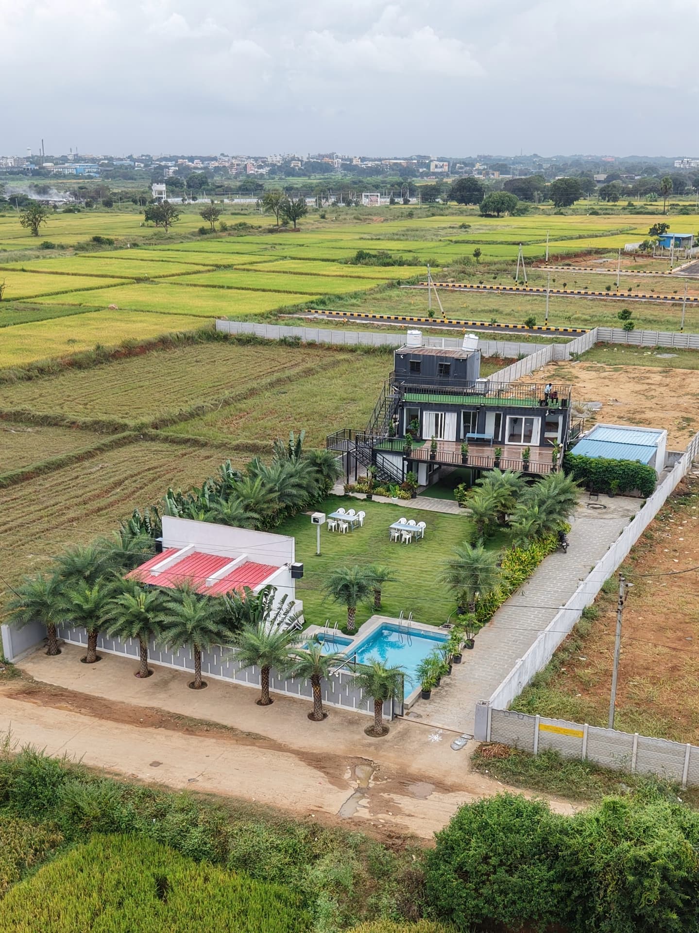 Dozzy 2004 (4 BHK) — photo 2