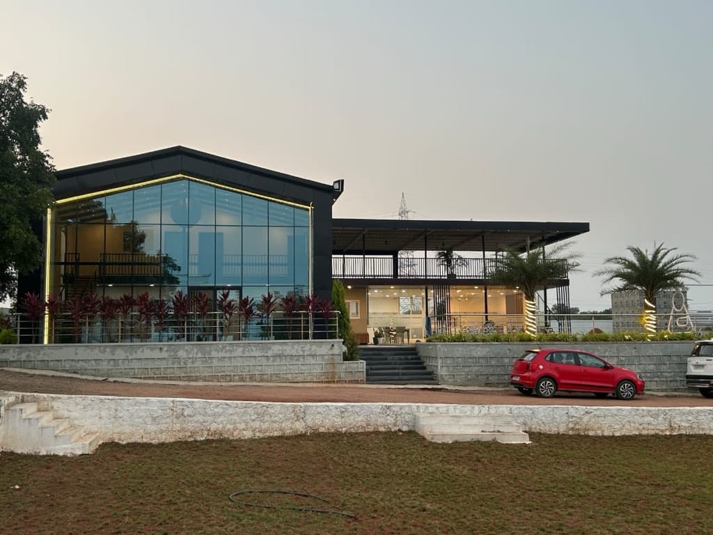 Glassway House, Moinabad