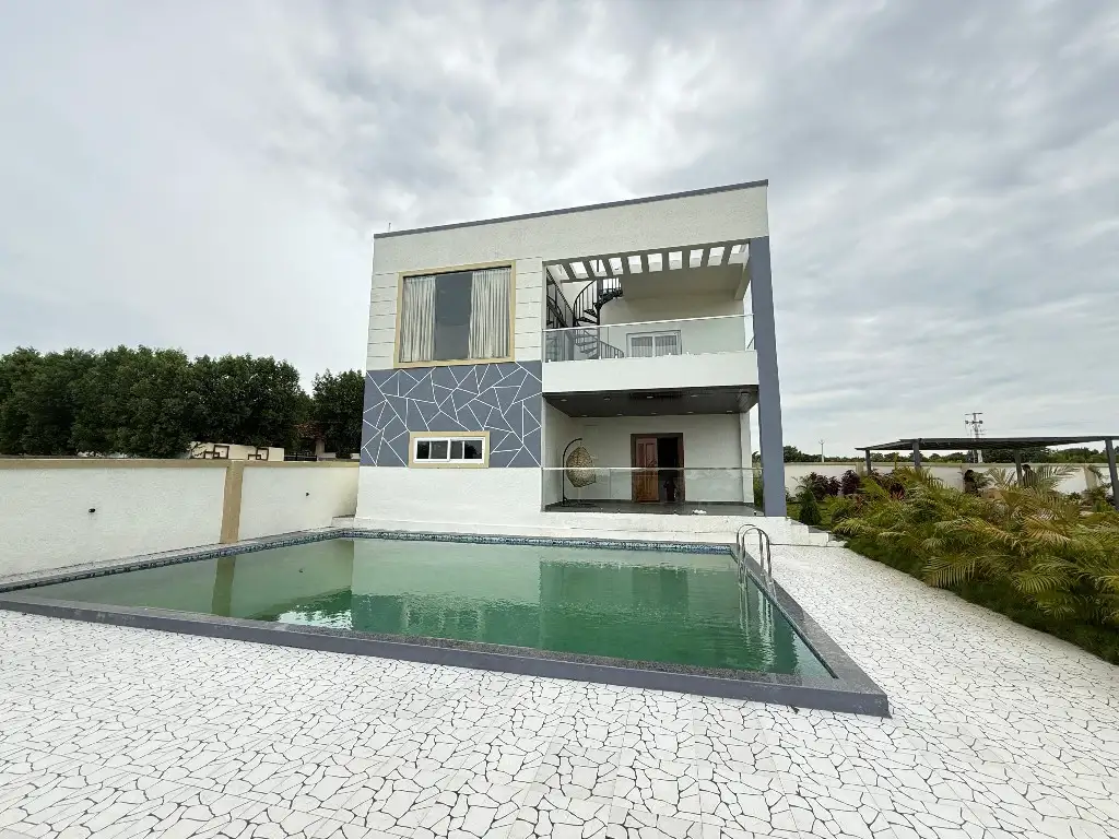 M farms, Moinabad