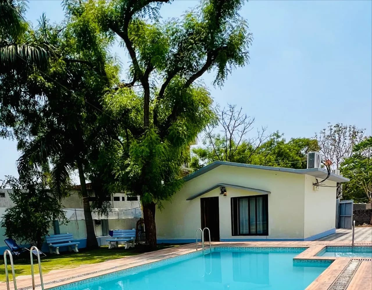 Candy Farm Stay, Moinabad